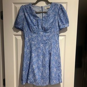 Pusumede Blue and White Puff Sleeve Mini Sundress